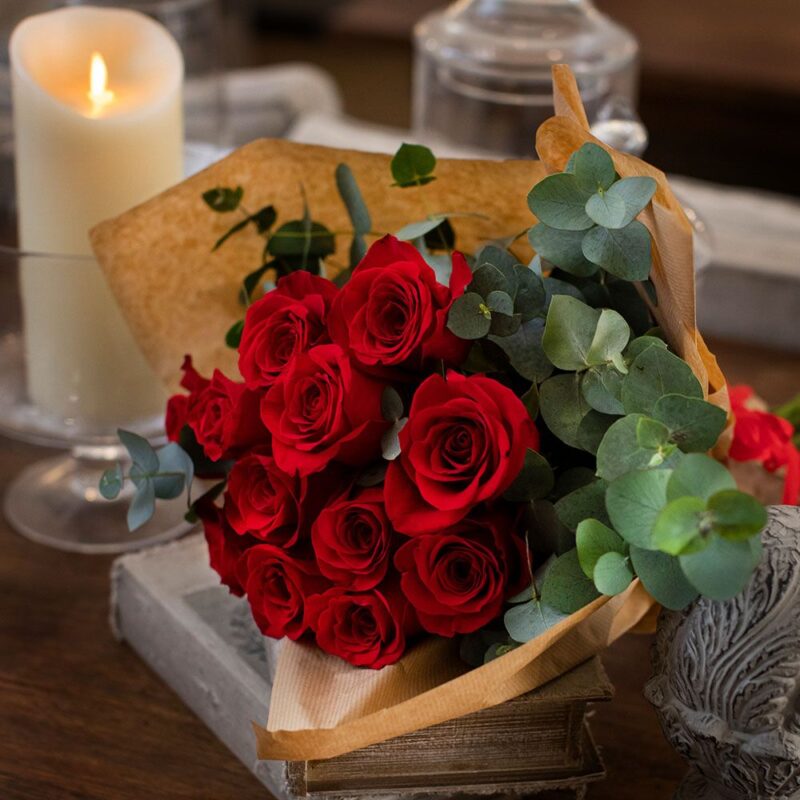 Bouquet de 12 rosas rojas para regalar en San Valentín