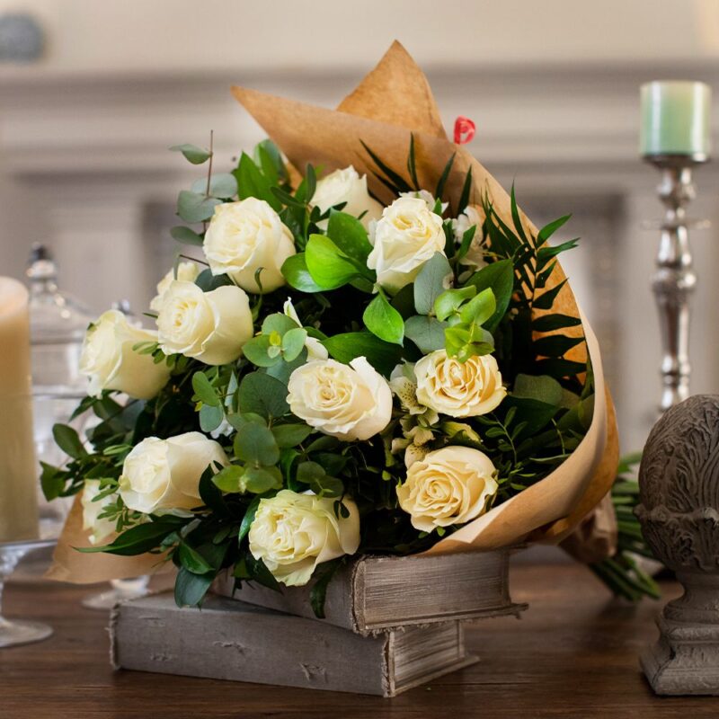 Ramo rosas blancas San Valentín - Imagen 3